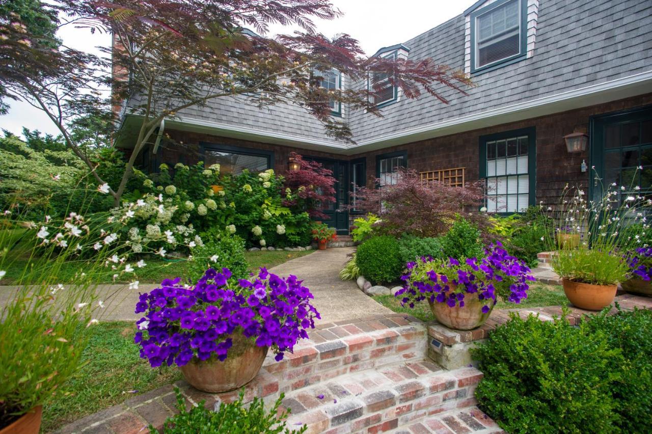 Charles And Charles Mv Bed & Breakfast Vineyard Haven Dış mekan fotoğraf
