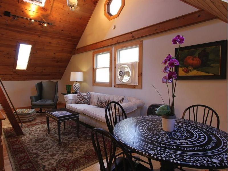 Charles And Charles Mv Bed & Breakfast Vineyard Haven Dış mekan fotoğraf