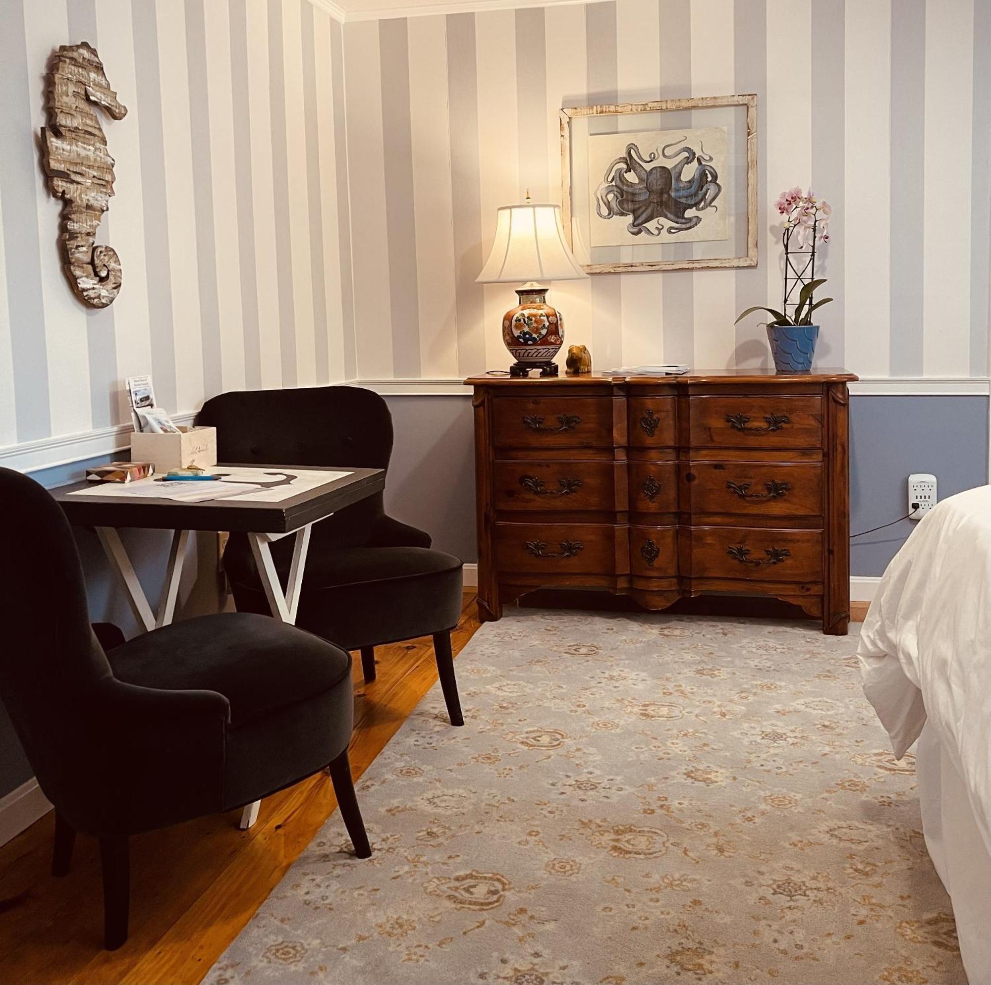 Charles And Charles Mv Bed & Breakfast Vineyard Haven Dış mekan fotoğraf