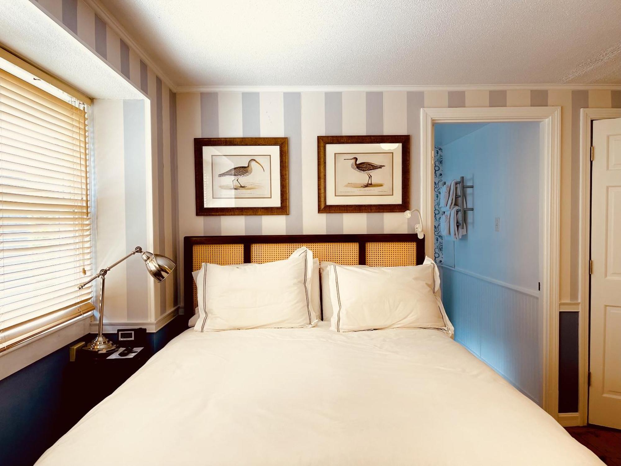 Charles And Charles Mv Bed & Breakfast Vineyard Haven Dış mekan fotoğraf