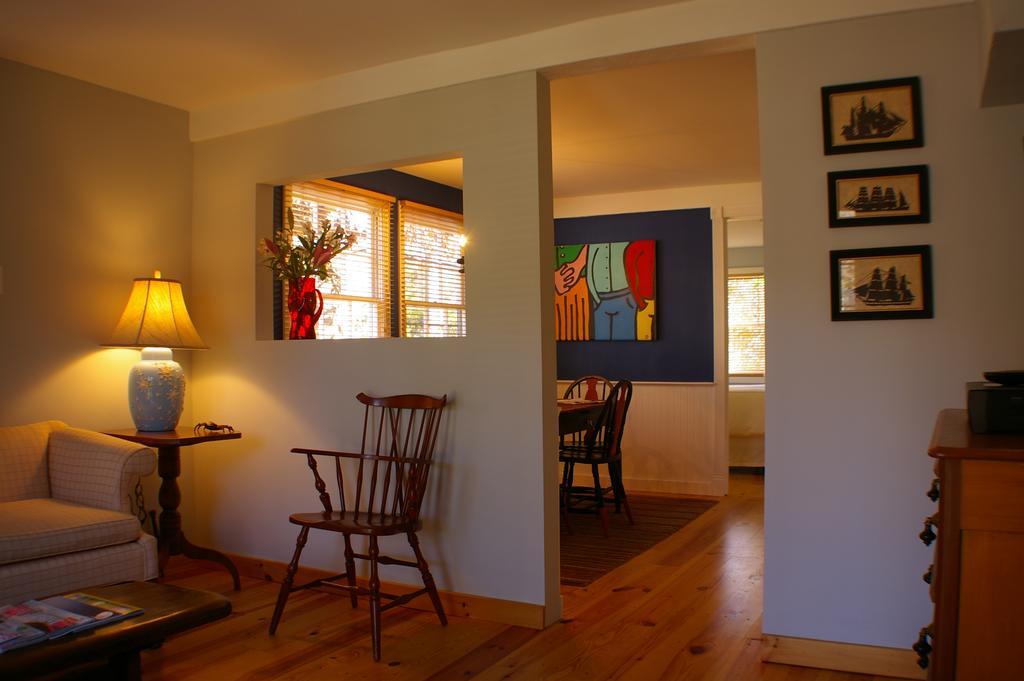 Charles And Charles Mv Bed & Breakfast Vineyard Haven Dış mekan fotoğraf